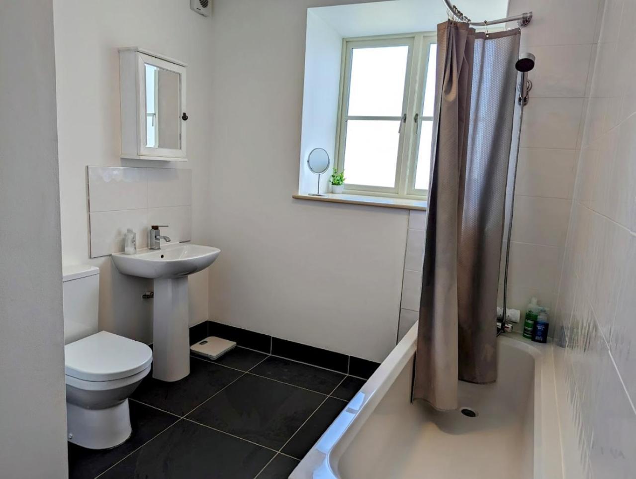 4 Bedroom House, Central Ulverston Eksteriør billede